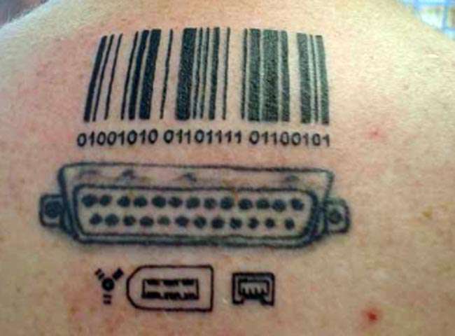 Que tatoo más friki.!!!